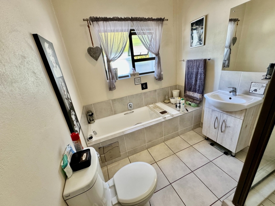 3 Bedroom Property for Sale in Van Der Hoff Park North West